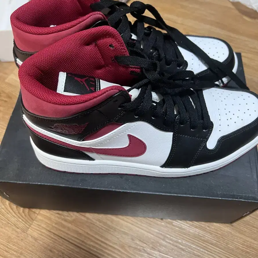 Jordan 1 Mid Gym Red Black White