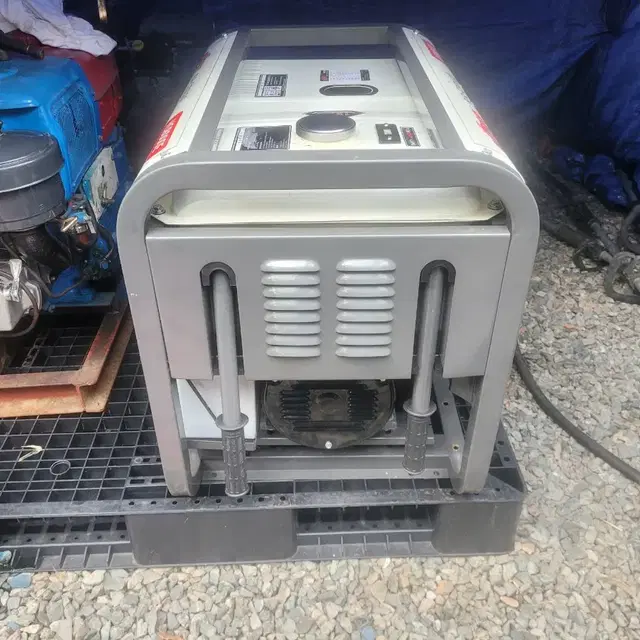 디젤발전기 7.5kw 거의새제품 단상220v