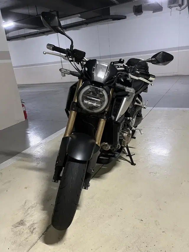 혼다  22년식 cb650r 만키로 팝니당