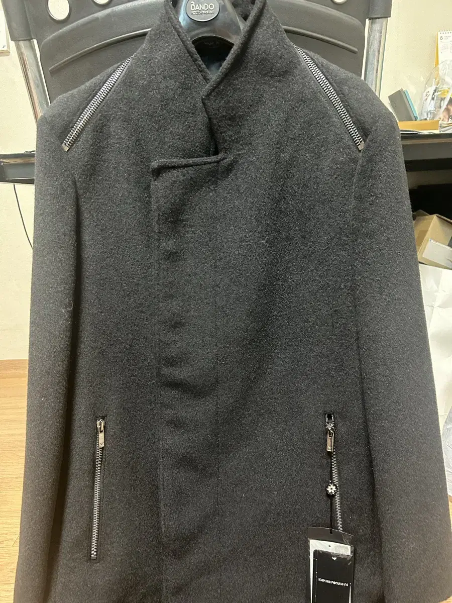 (New, but almost 1/4 the price!)Emporio Armani coat, 190만원대