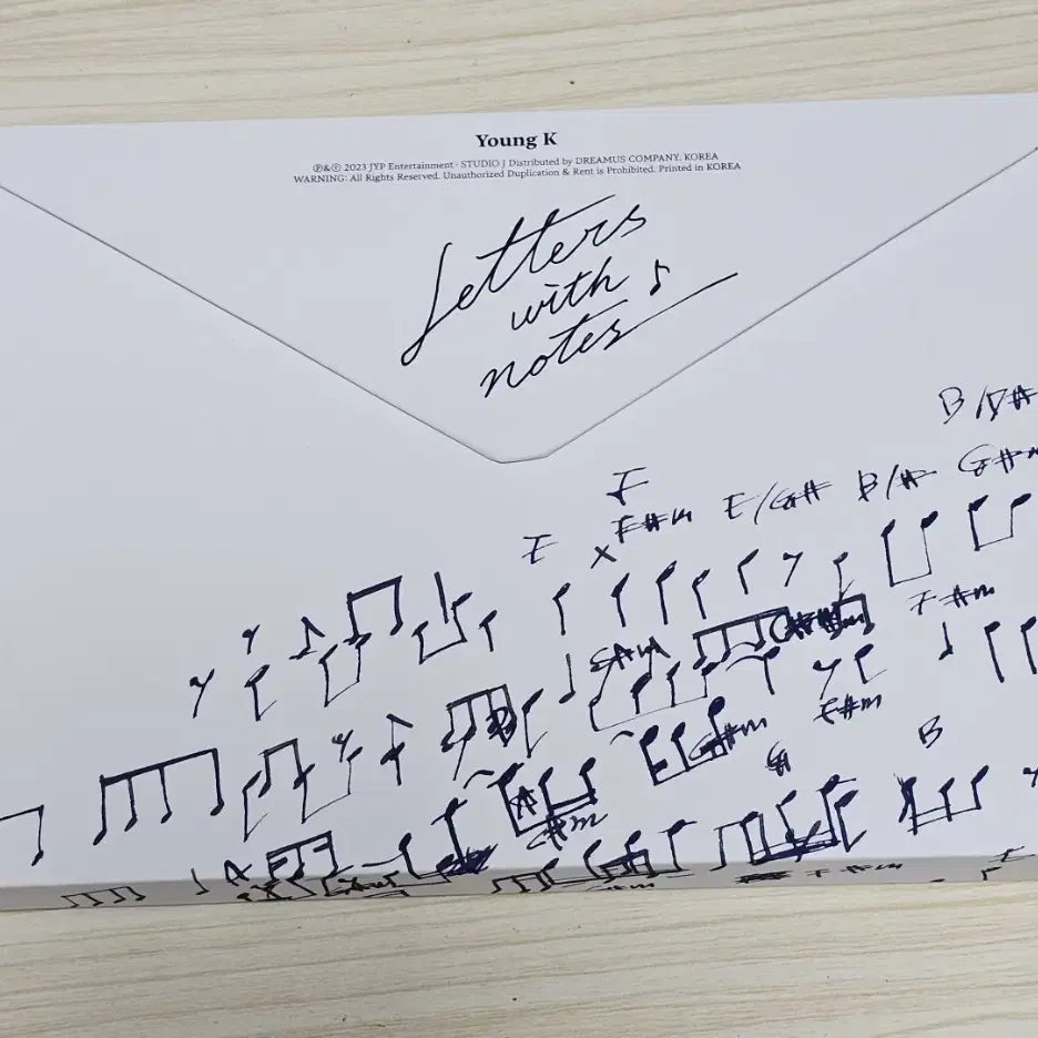 영케이 레윗노 레터즈 위드 노트즈 Letters with notes