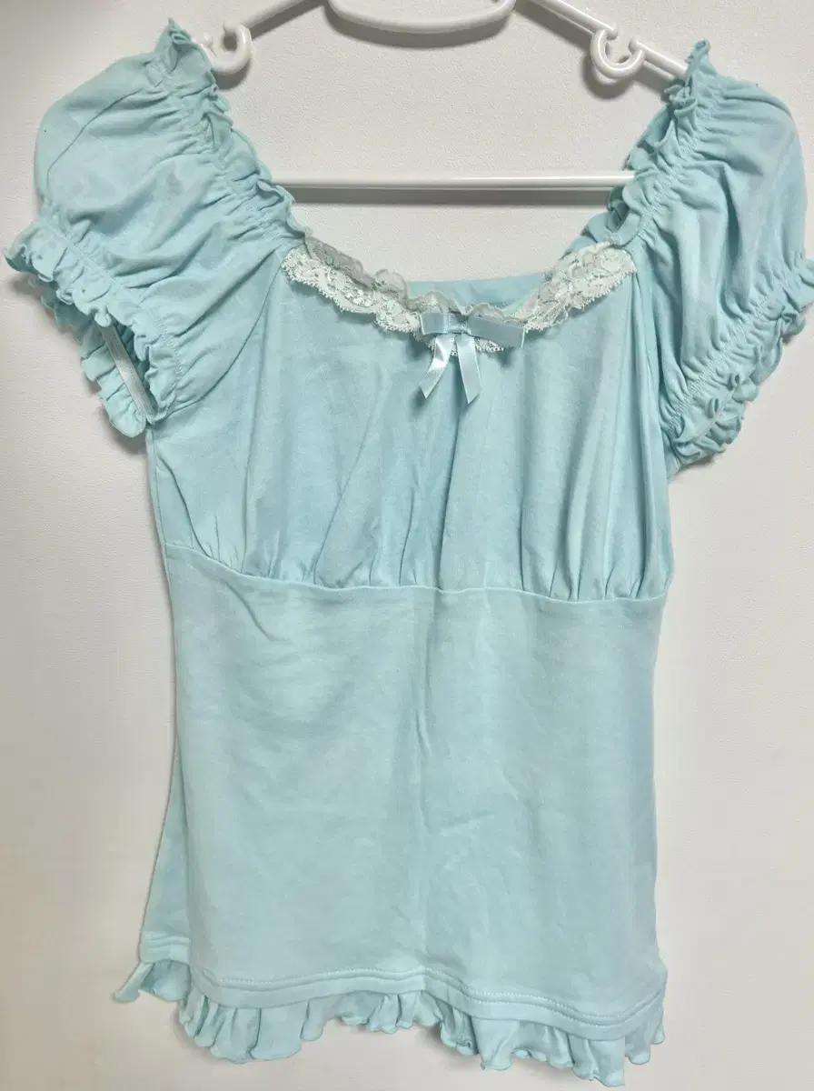 Only today 1.0) Cream Soda Ribbon Lace Top