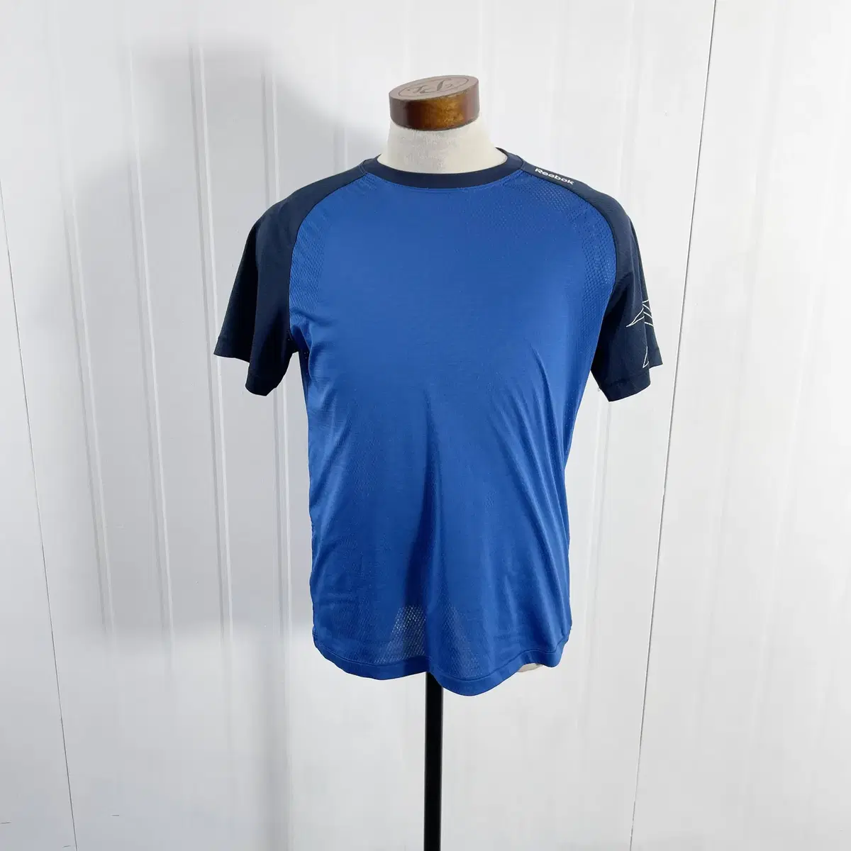 D1 Reebok Sport Vahn Short Sleeve Shirt 97-100 sizes