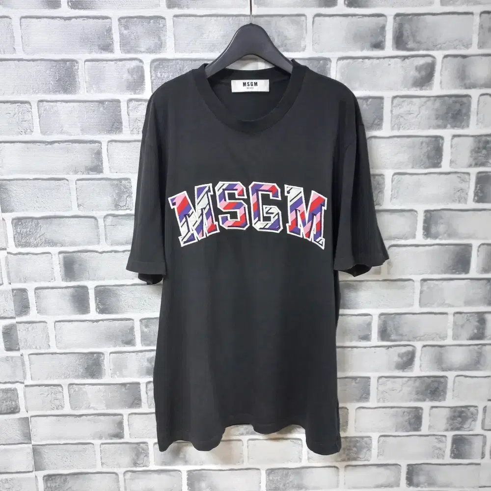 8-27/MSGM 블랙 자수티 남성