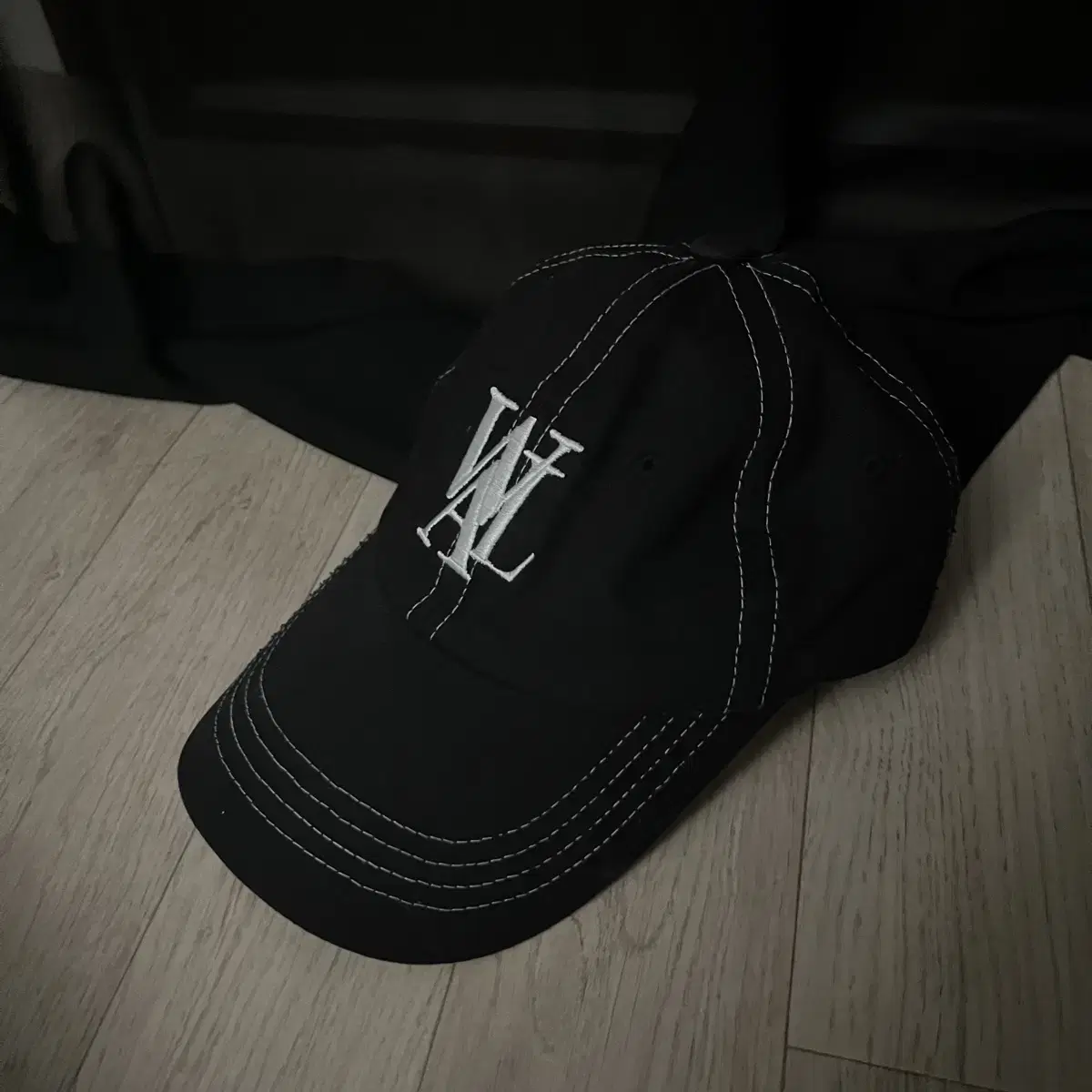 우알롱 Signature Logo ball cap 볼캡 (스티치)