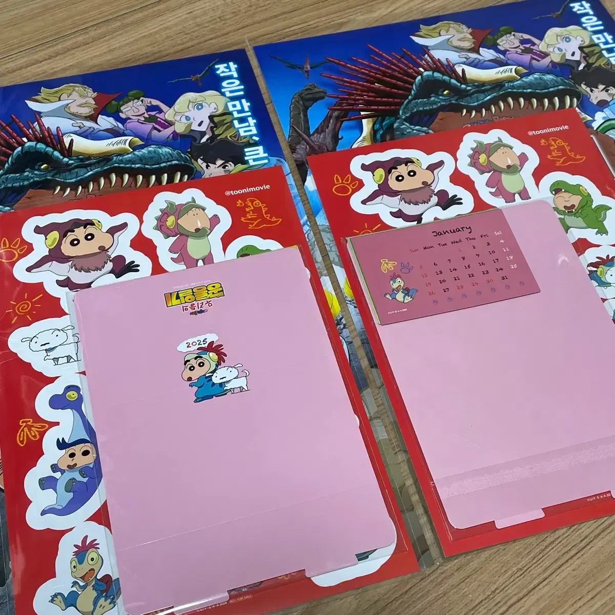 Crayon Shin-chan: Our Dinosaur Diary pre-order benefit poster sticker kard Calendar