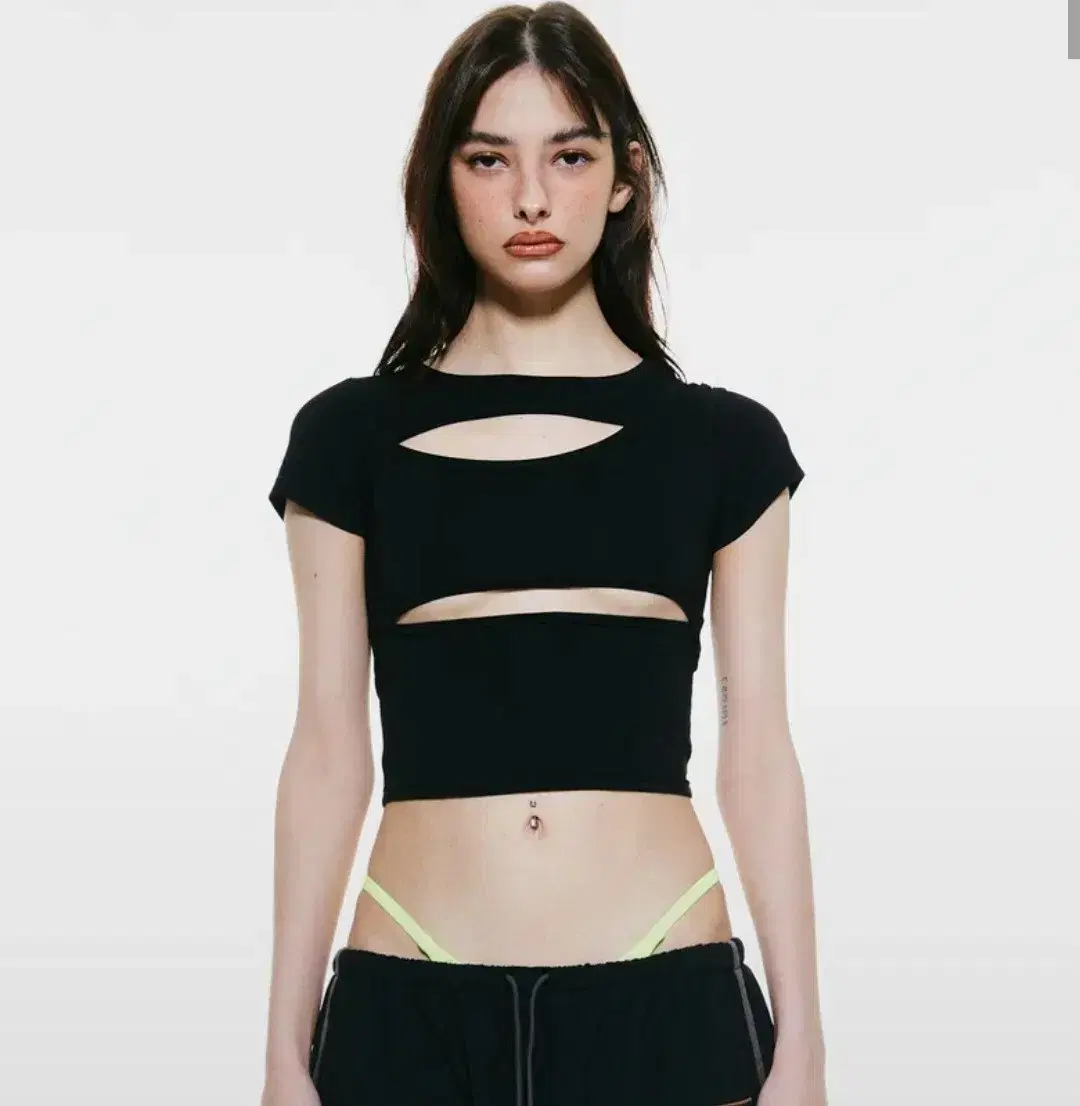 BADEEBadie Cutout Underboob Tee Black