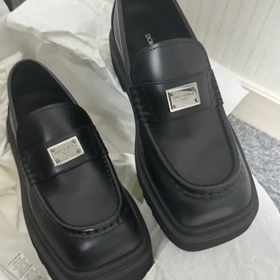 DOLCE&GABBANA Black Hardware Loafers 250