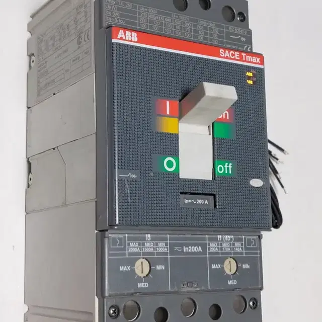 ABB SACE Tmax T4L 250 200A 회로차단기