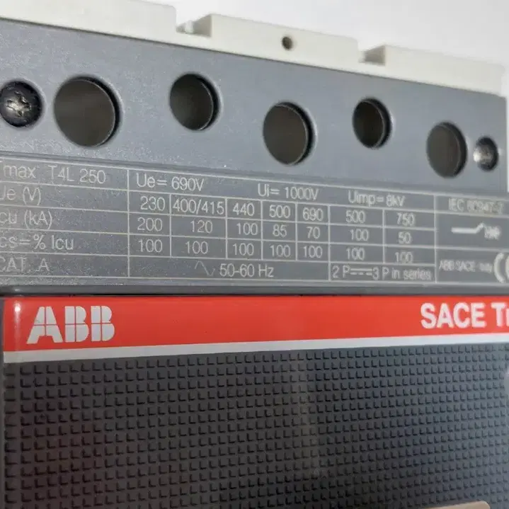 ABB SACE Tmax T4L 250 200A 회로차단기