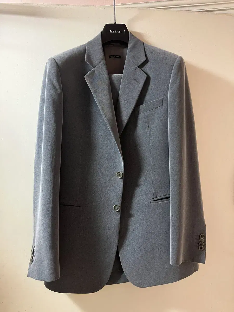 Giorgio Armani suit IT46/30 (32.5-33 alterations)