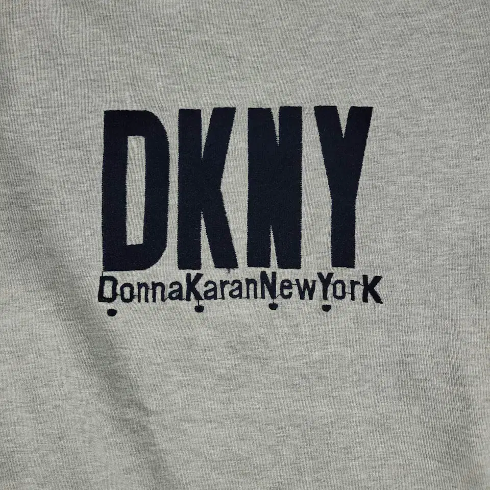 DKNY 디케이엔와이 JP 맬란지그레이 네이비 빅자수 코튼100 긴팔 티