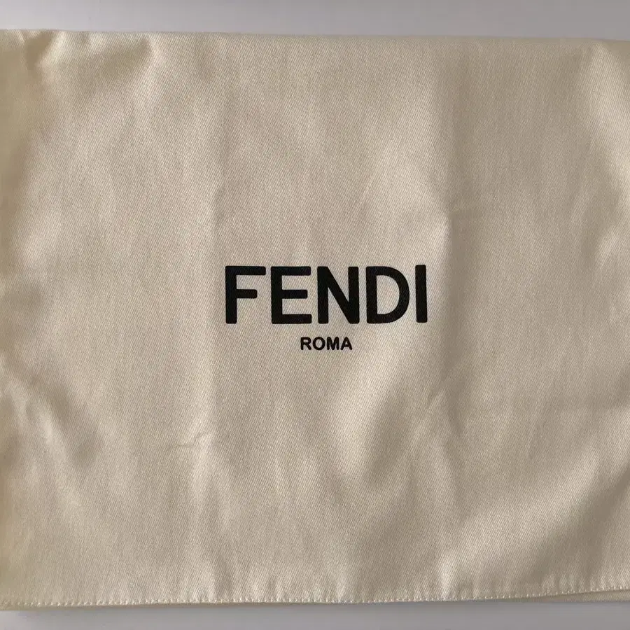 FENDI 펜디 남자 시퀸 티셔츠 M (택달림)