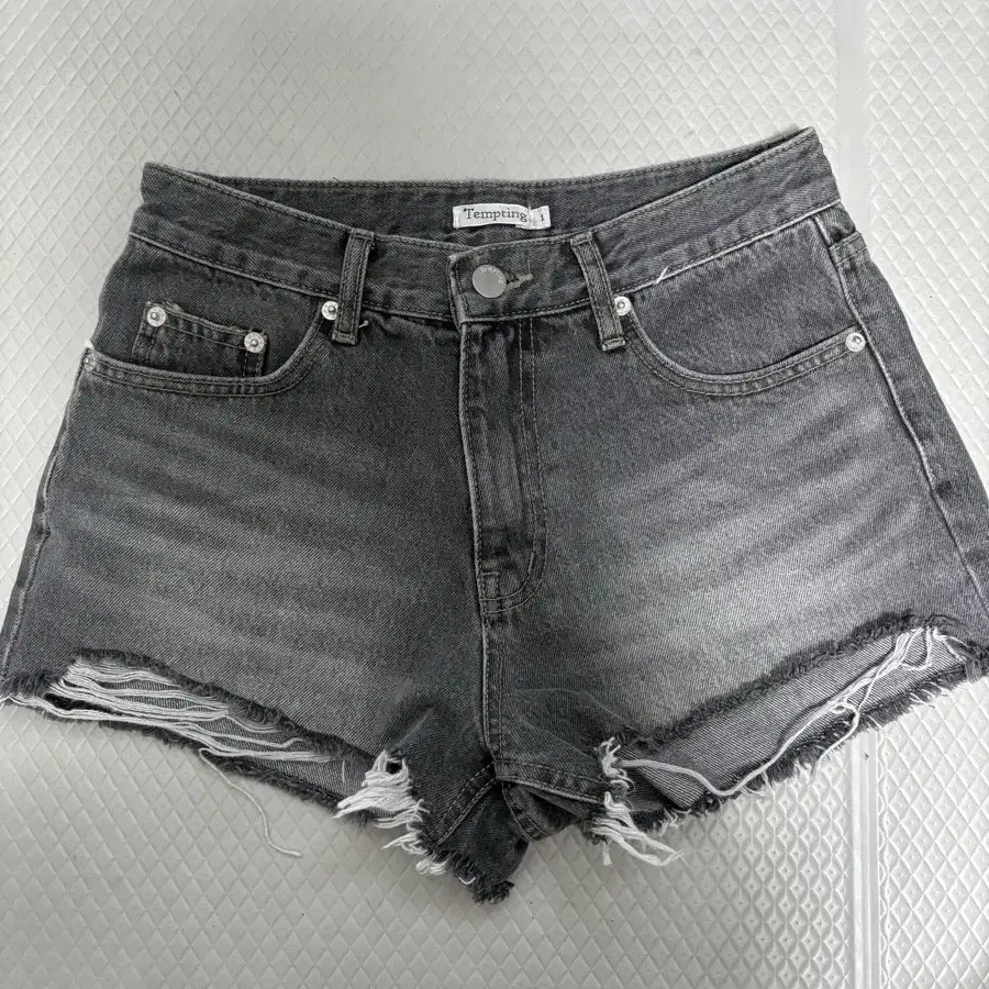 714center KITSCH DENIM SHORTS 데님 숏 반바지