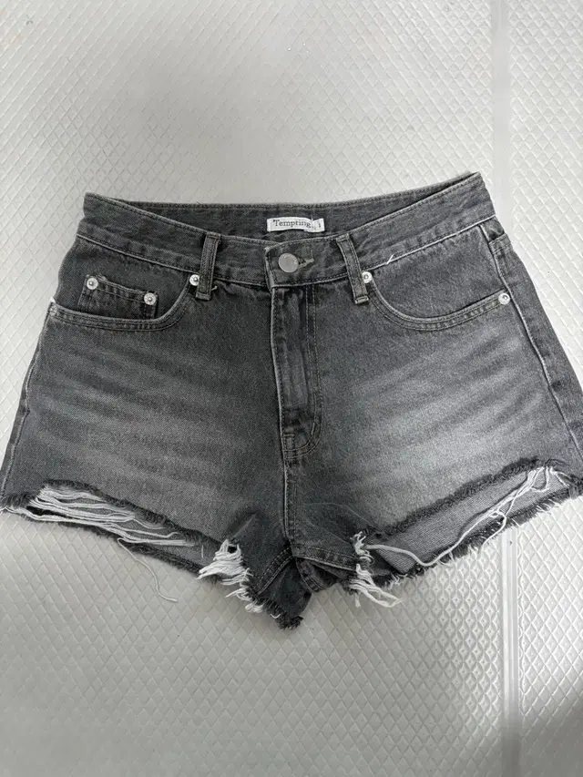 714center KITSCH DENIM SHORTS 데님 숏 반바지