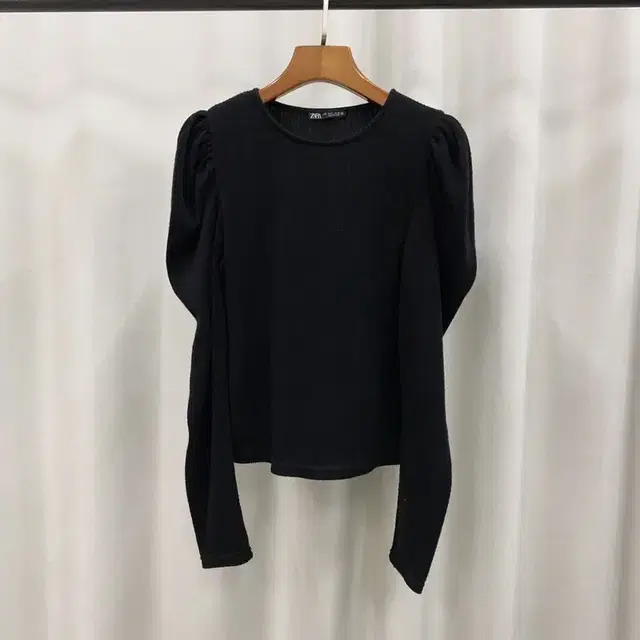 자라 ZARA 블랙 골지 셔링 긴팔티 85 A05959