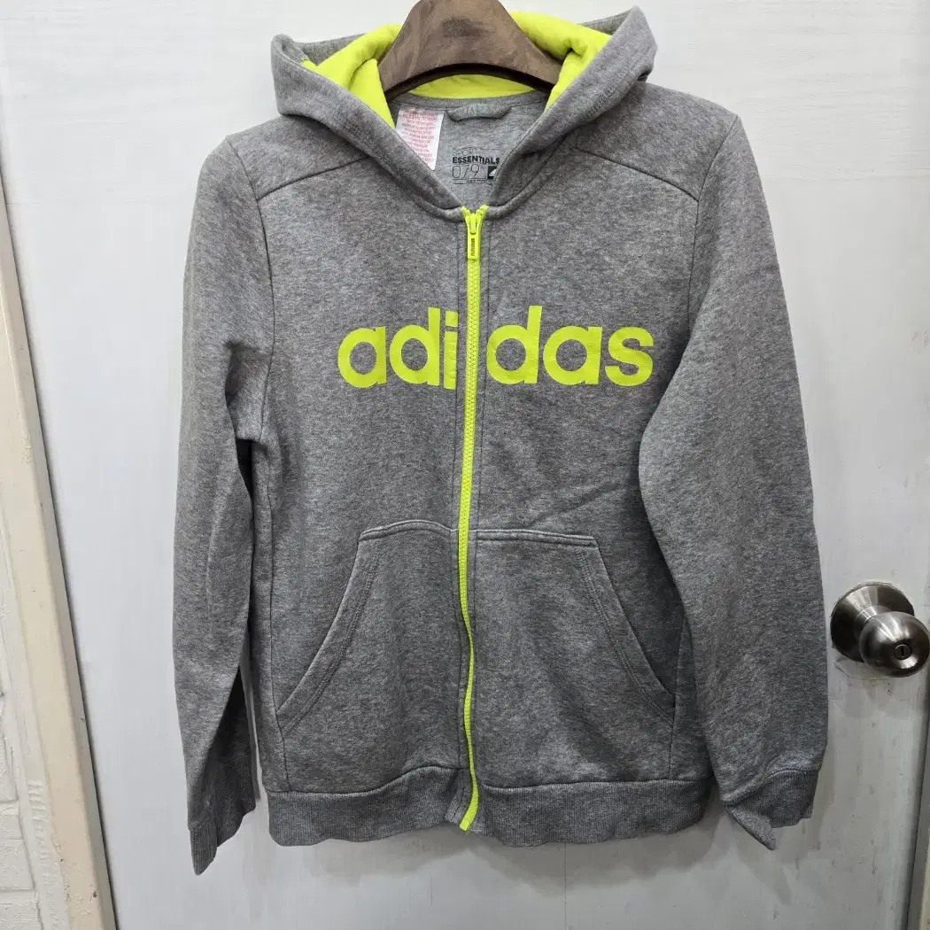 호칭 79 )) adidas 아디다스 후드집업! 디자인 심플하고 이뻐요!