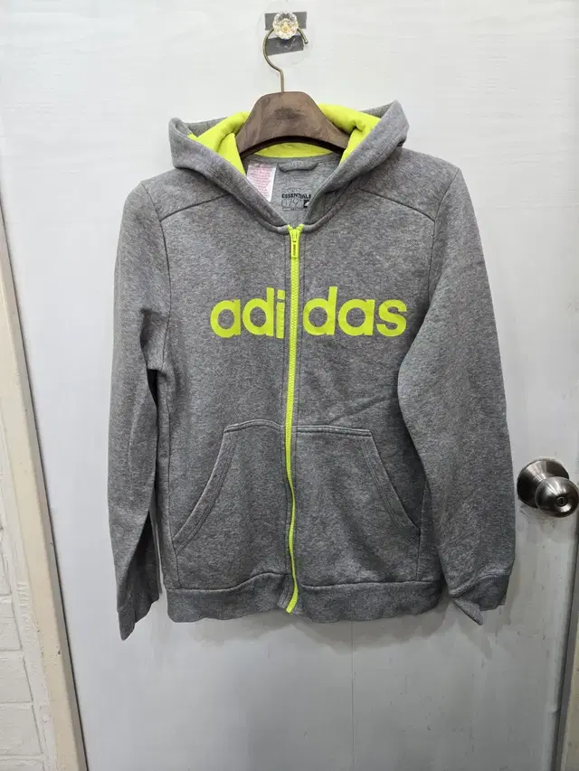 호칭 79 )) adidas 아디다스 후드집업! 디자인 심플하고 이뻐요!