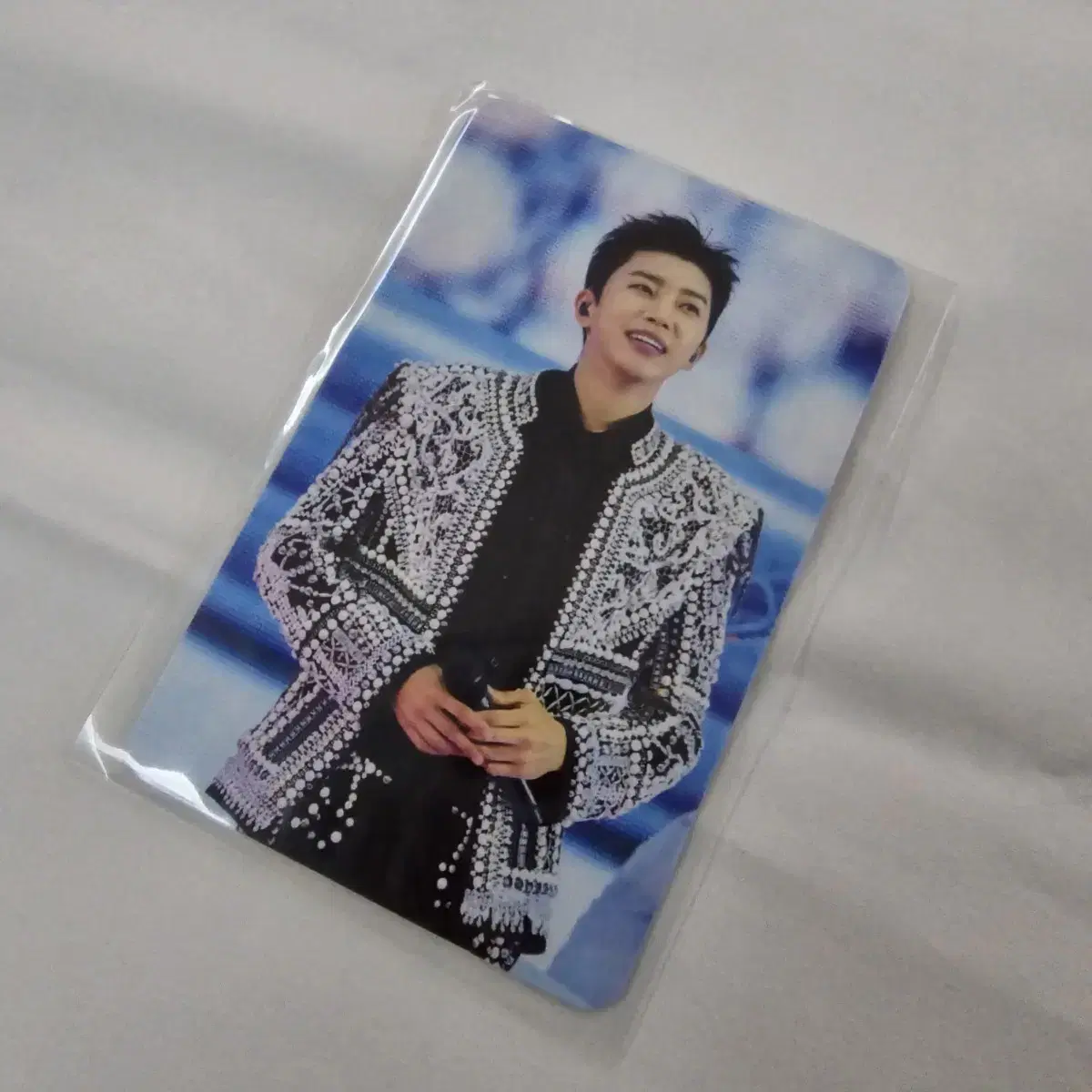 I Am Hero the Stadium pre-order benefit 2 unsealed photo cards