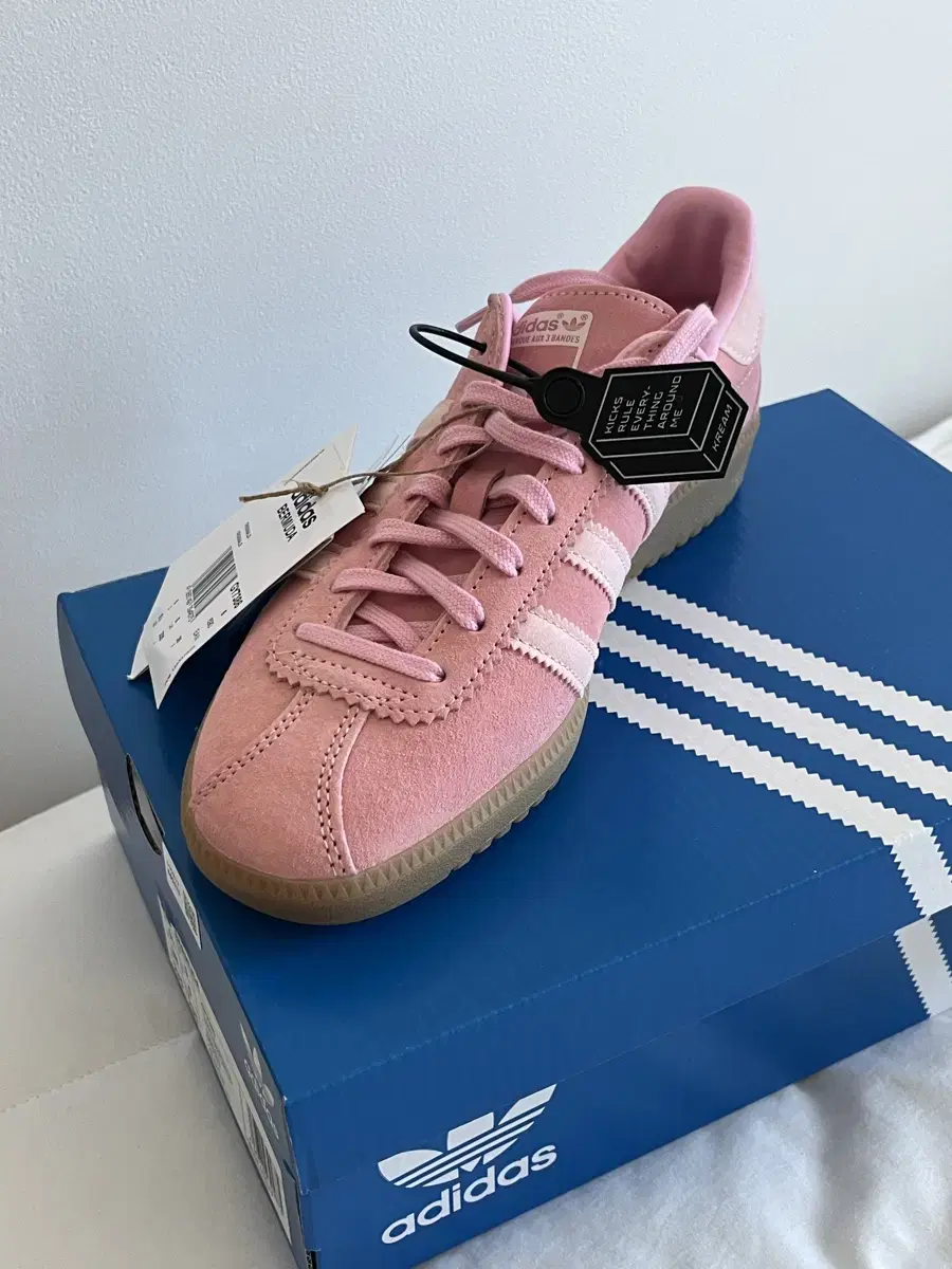 Adidas Bermuda Glow Pink 235 (new genuine product)