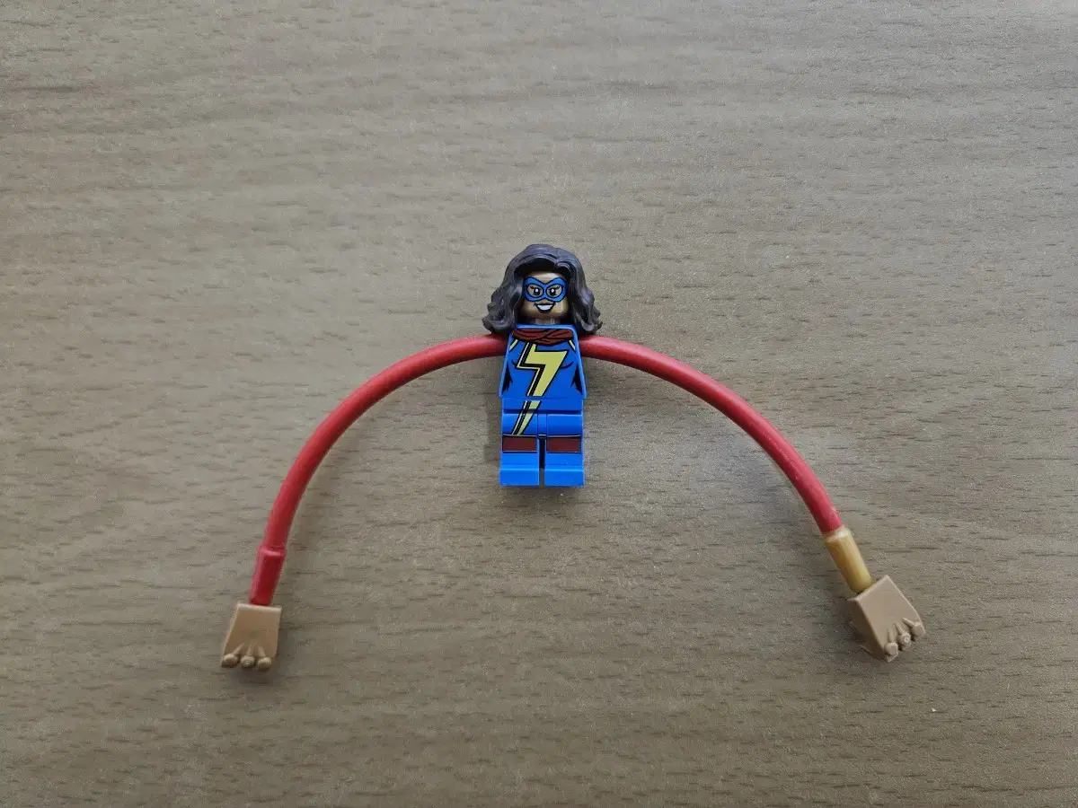 I'm selling LEGO 76076 Miz Marvel.