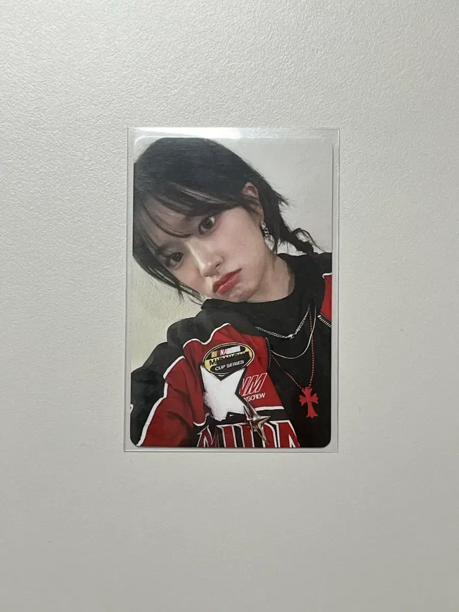 I ive ahn yujin photocard for sale!