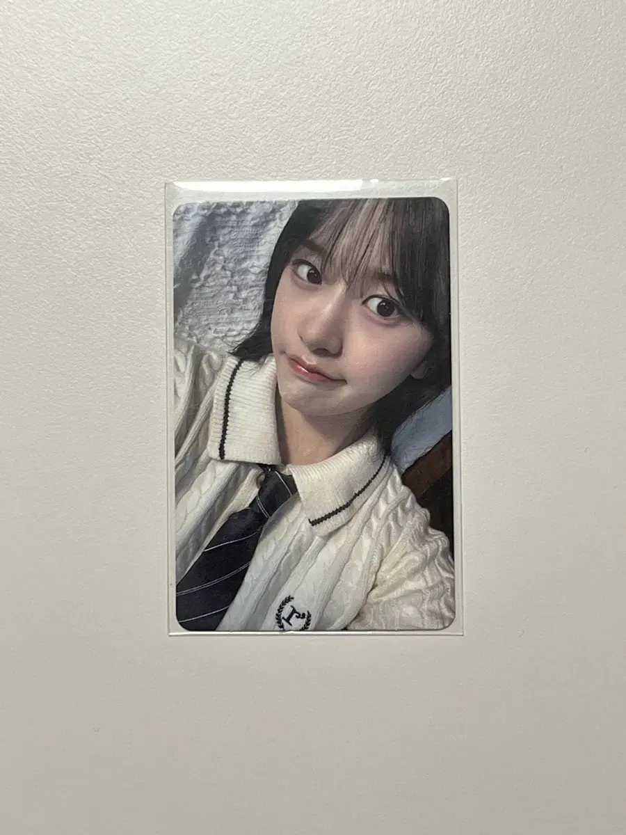 I ive ahn yujin photocard for sale!