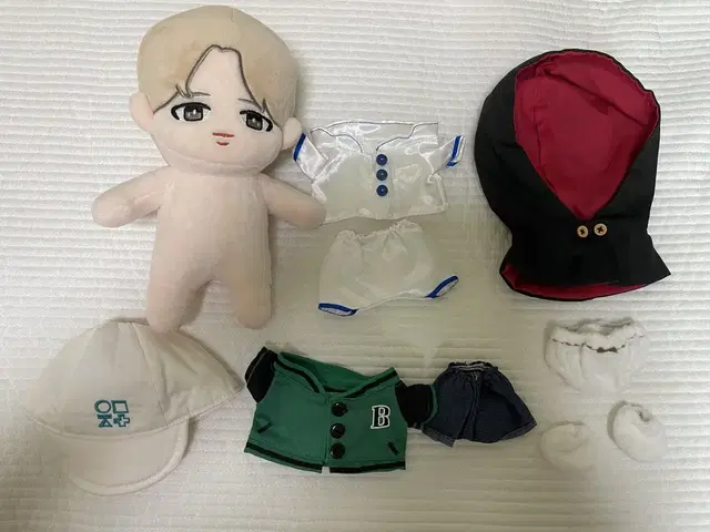 Bts 방탄 지민 20cm 인형 침침스페셜+별도 의상 세트 양도