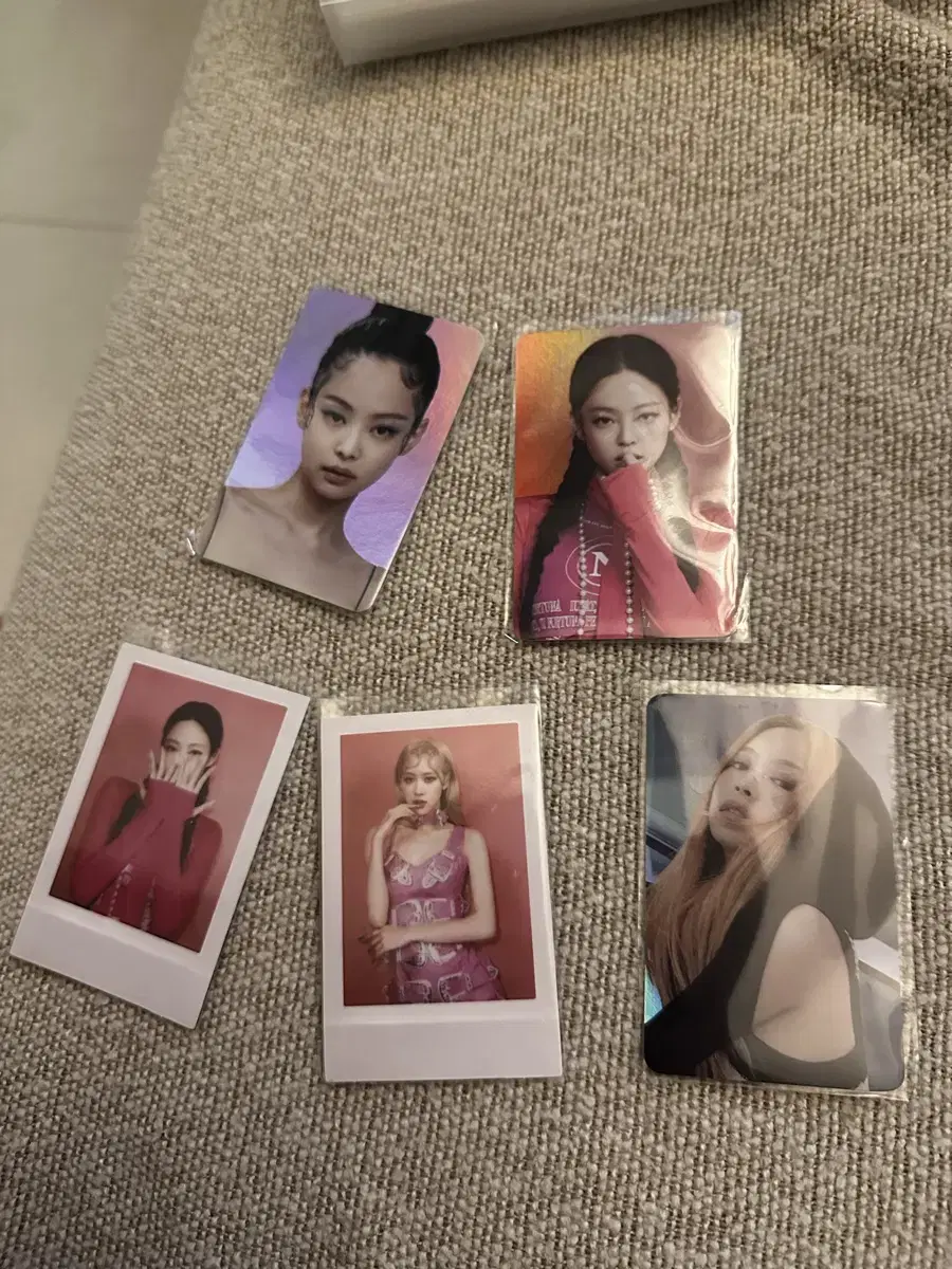 Black pink bron pink jennie 4 photocards, 1 rose 