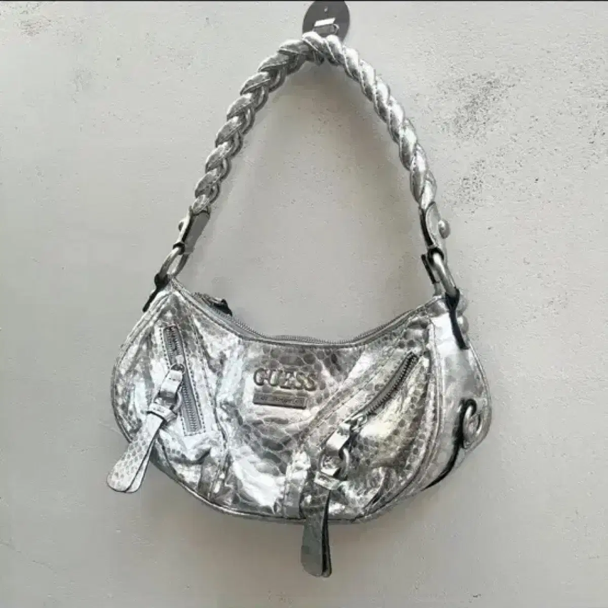 급전할인)빈티지게스 Guess 00s vintage silver bag