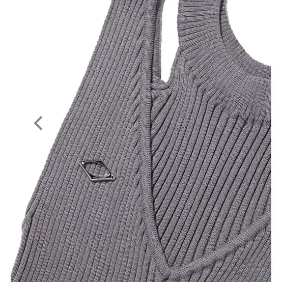 미스치프 슬리브리스 LAYERED KNIT HALTER SLEEVELES