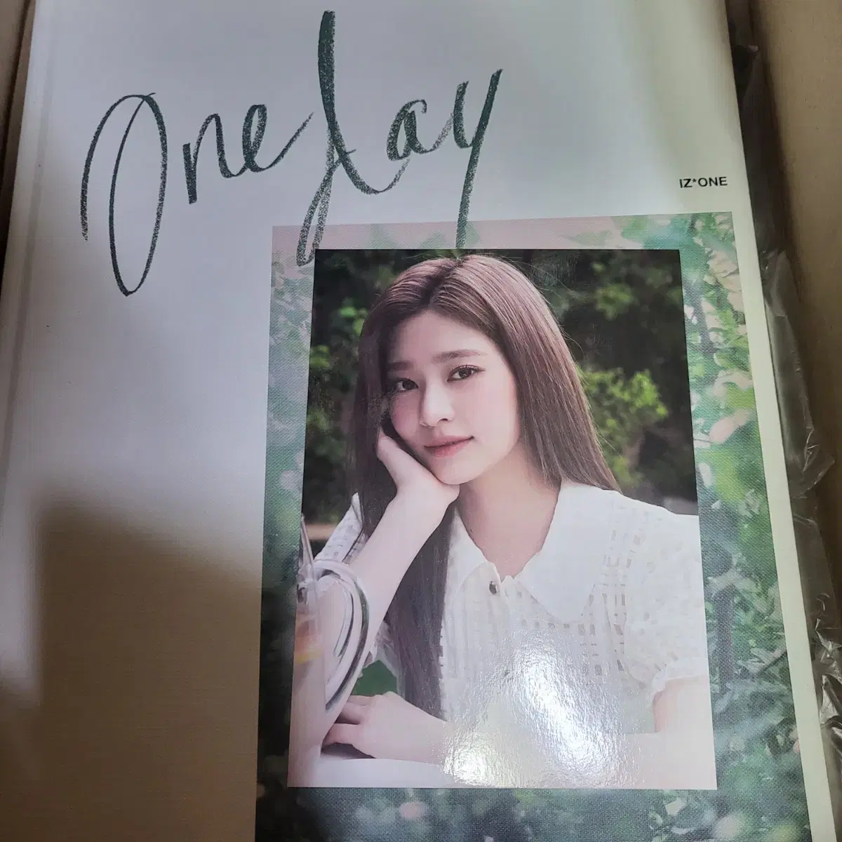 IZ*ONE Photo Album (Minjoo Kim postcard)