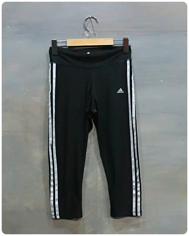 [S] Adidas ULT Three-Stripes 7-Piece Tights Leggings (30% off)