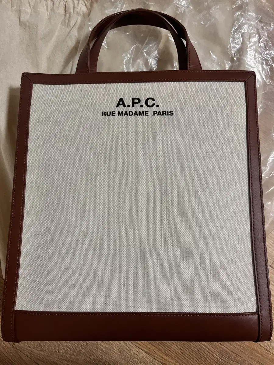 A.P.C 카밀 토트백