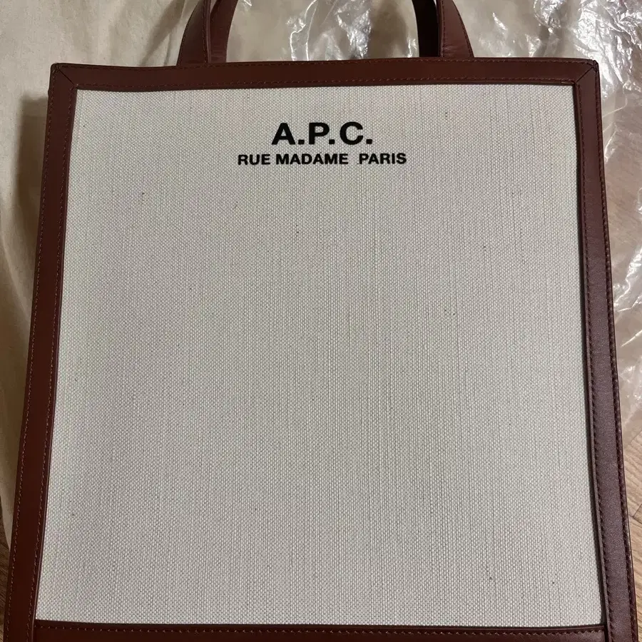 A.P.C 카밀 토트백