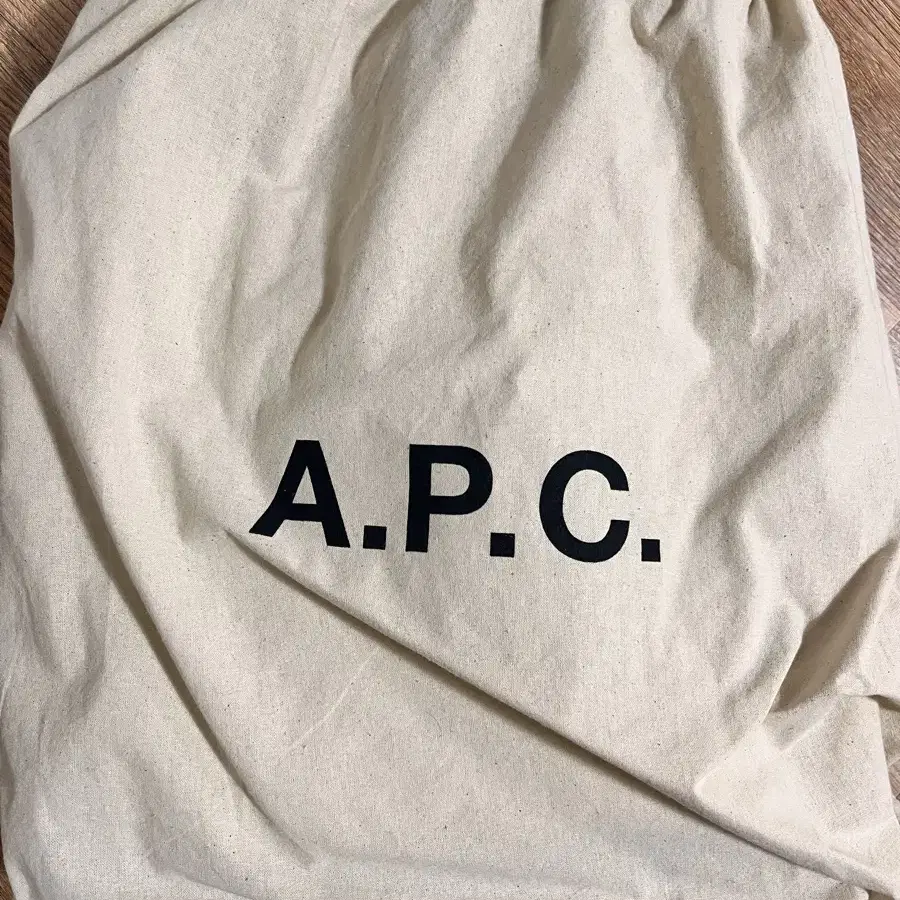 A.P.C 카밀 토트백