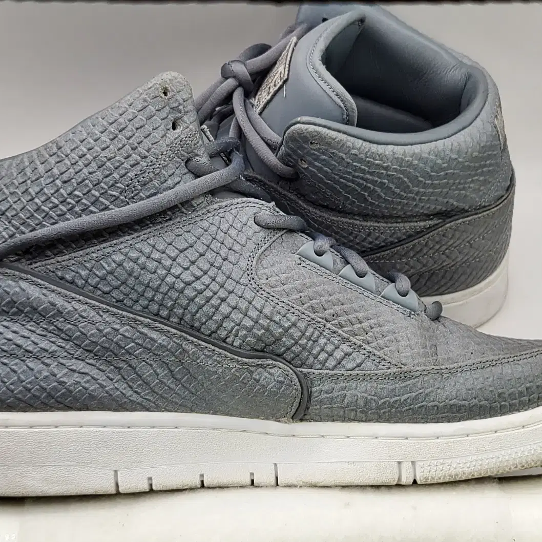 나이키 Air Python "Cool Grey" 스니커즈(275)