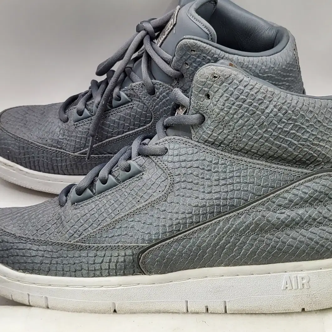 나이키 Air Python "Cool Grey" 스니커즈(275)