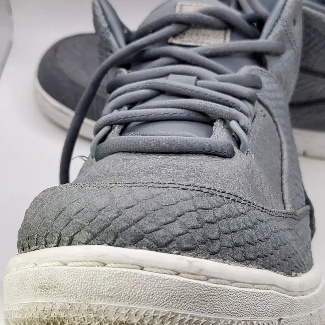 나이키 Air Python "Cool Grey" 스니커즈(275)