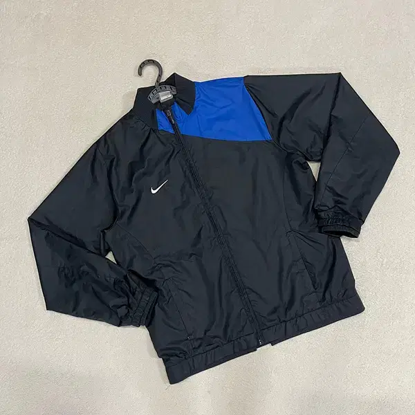 M Nike Windbreaker Jacket B.2153