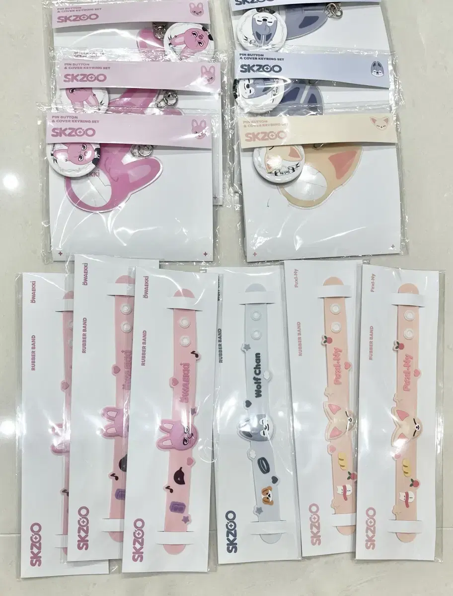 (WTS) straykids Rubber Bands, Pin Badge Keyrings