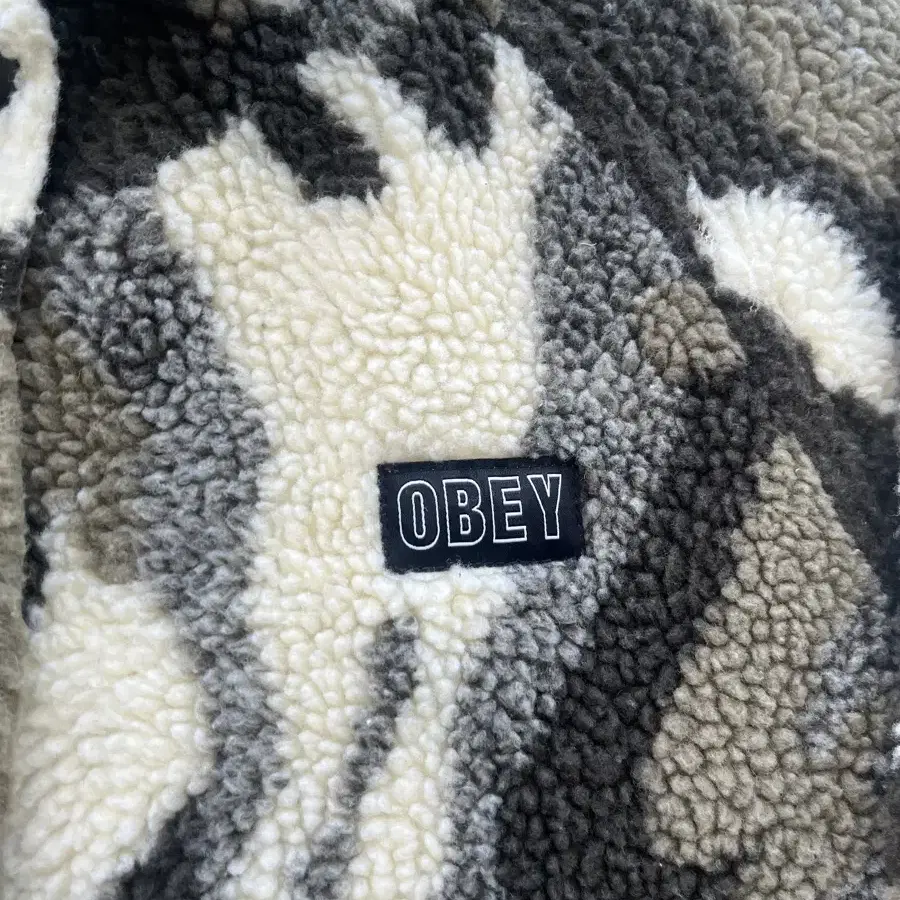 오베이 카모플라쥬 후리스 Obey