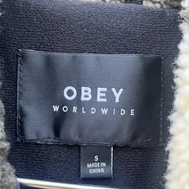 오베이 카모플라쥬 후리스 Obey