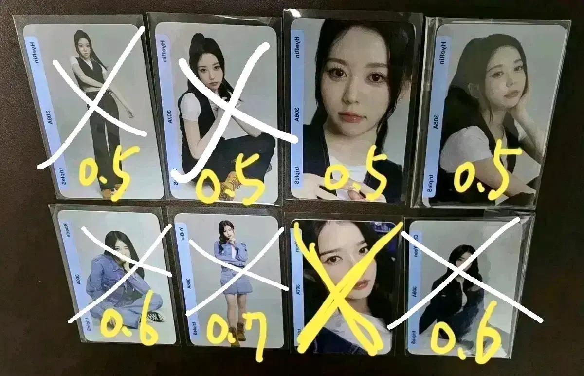 Triples chaewon. Jiyeon. Seoah, etc. sell D305~308 blue and white objects.