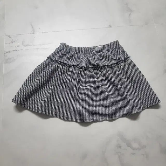 (128cm)ZARA 스커트(속바지있음)