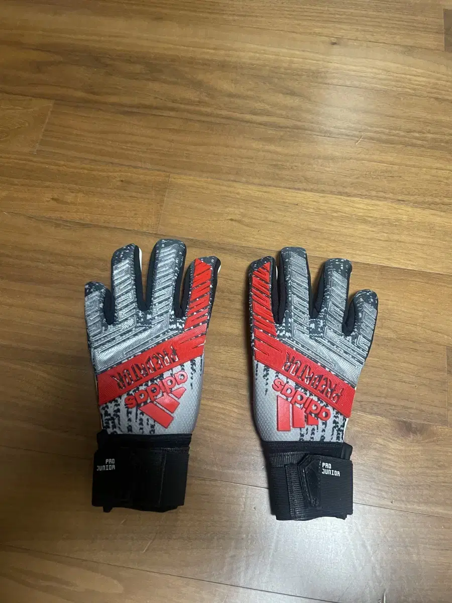 No. 7) Adidas Predator Pro Junior Goalkeeper Gloves