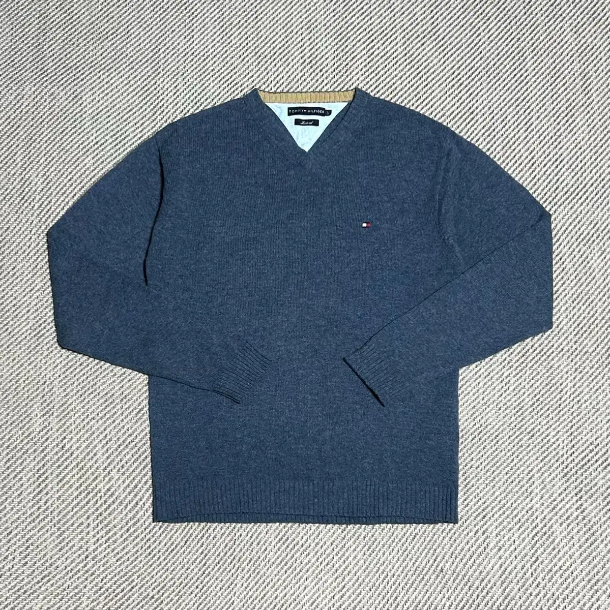 [ L ] Tommy Tommy Hilfiger Lambswool V-Neck Knit