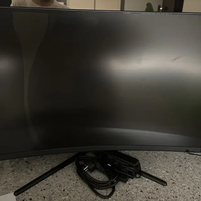 한성TFG27F24V 1500r 커브드 240hz 액정 깨짐