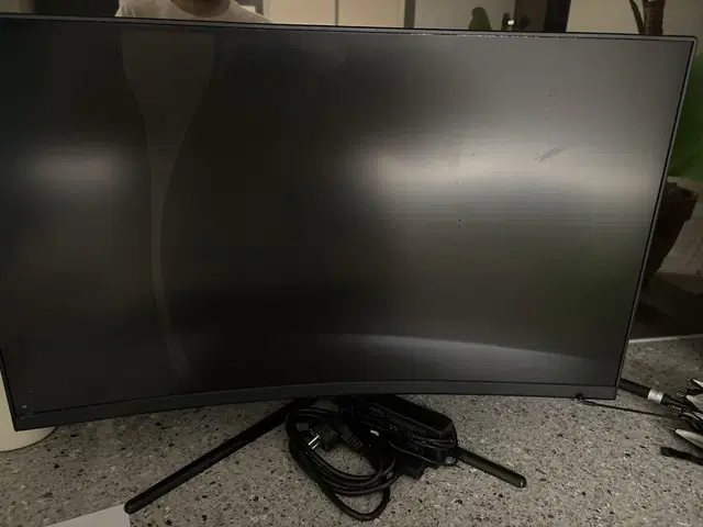 한성TFG27F24V 1500r 커브드 240hz 액정 깨짐