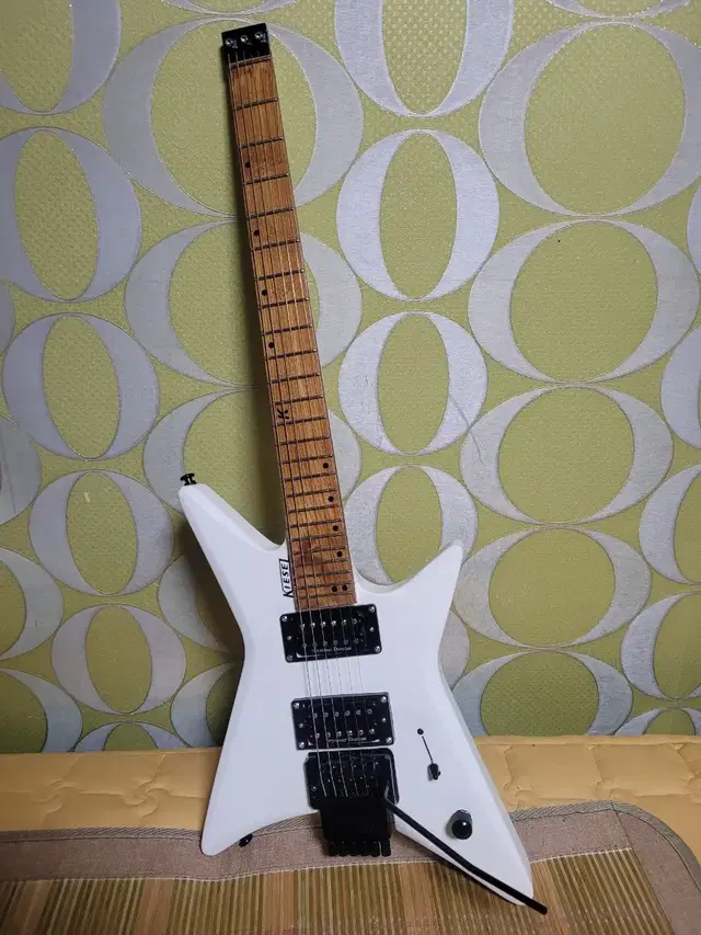 KIESEL TYPE-X 카피커스텀 헤드리스기타